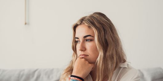 Horoscop 4 ianuarie 2026: O zodie simte că mintea ei este invadată de gânduri negative