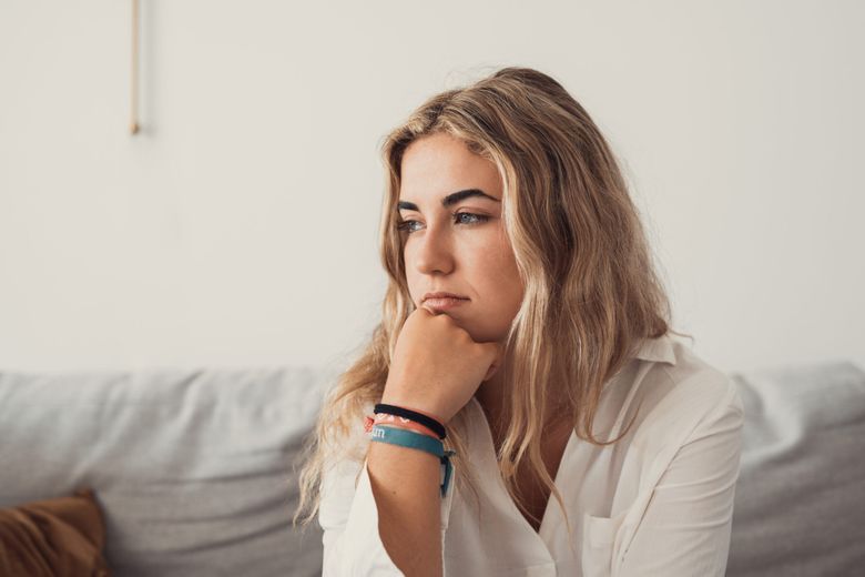 Horoscop 4 ianuarie 2026: O zodie simte că mintea ei este invadată de gânduri negative