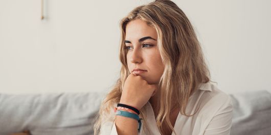 Horoscop 4 ianuarie 2026: O zodie simte că mintea ei este invadată de gânduri negative