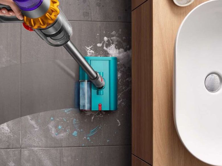 (P) Românii și rutina de curățenie: studiul Dyson Wet Cleaning dezvăluie că mulți schimbă apa doar când murdăria se vede cu ochiul liber