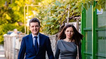 Intuiția unei mame întrece orice! Ce obiceiuri de familie au președintele Nicușor Dan și partenera lui de viață, Mirabela Grădinaru? 