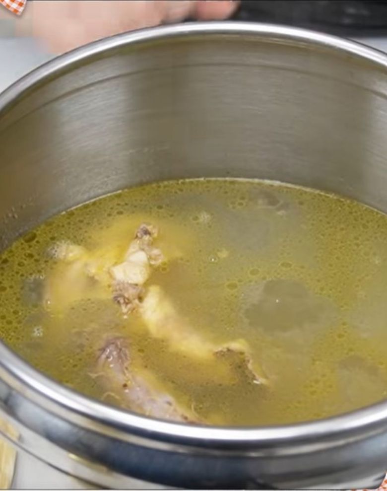 Secretul Ginei Bradea pentru cea mai delicioasă ciorbă de potroace: „Adăugăm sare de la început ca să adune toată spuma.”