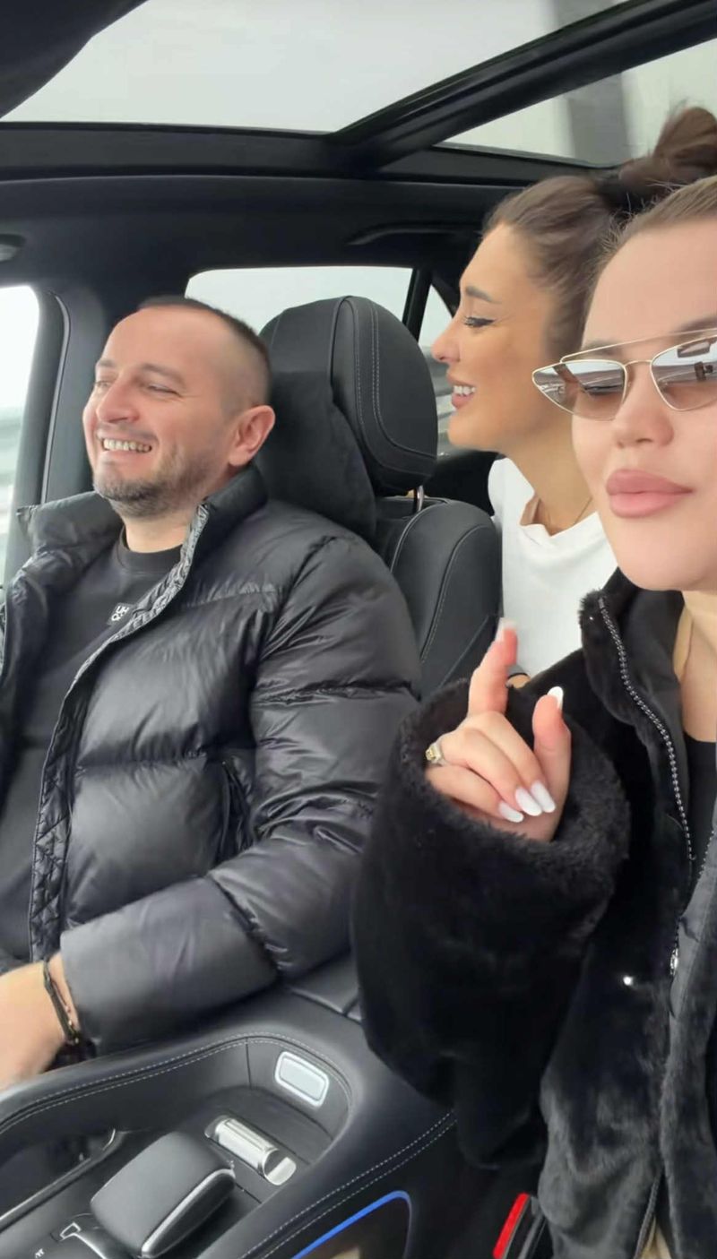 Carmen de la Sălciua, soțul ei și sora sa