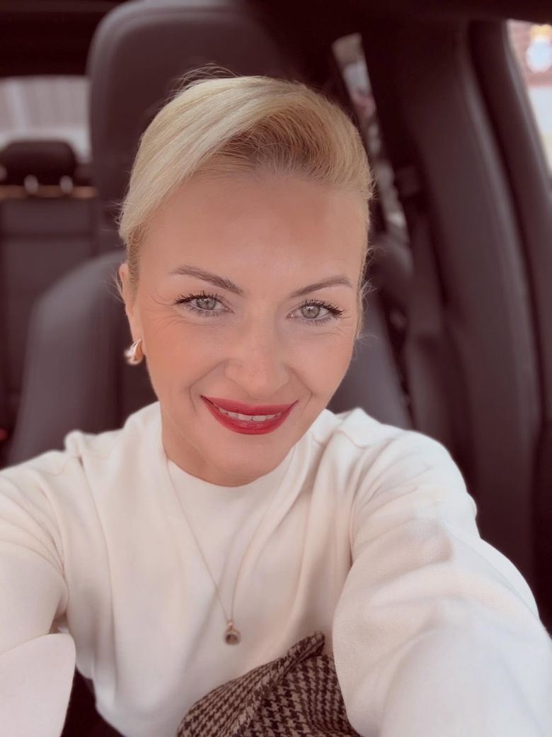 Secretul Elwirei Petre pentru o siluetă de invidiat, la 44 de ani: „Vrei să exersezi în pijama? E super ok, atâta vreme cât faci asta zilnic!”