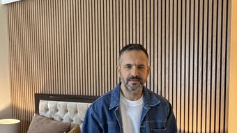 Ce spune mama lui Mădălin Ionescu de prețurile alimentelor de la magazin. Cât a dat prezentatorul TV pentru a-i face proviziile mamei sale: „Foarte greu cu pensii mici și datorii mari.”