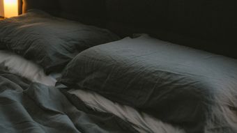 (P) Cum transformă textilele potrivite confortul și estetica dormitorului