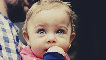 Mama care jonglează cu tot – cum să îți crești copiii și totuși să ai timp pentru tine