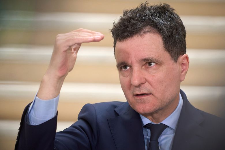 „Nu m-am dus la reuniune pentru că nu aveam încălțări. Îmi era rușine. Plângeam cu lacrimi. Nu e normal.” Dani Oțil, mărturisiri dureroase despre lipsurile materiale din copilărie