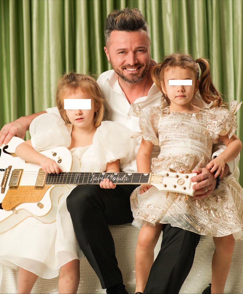 Tavi Clonda și familia