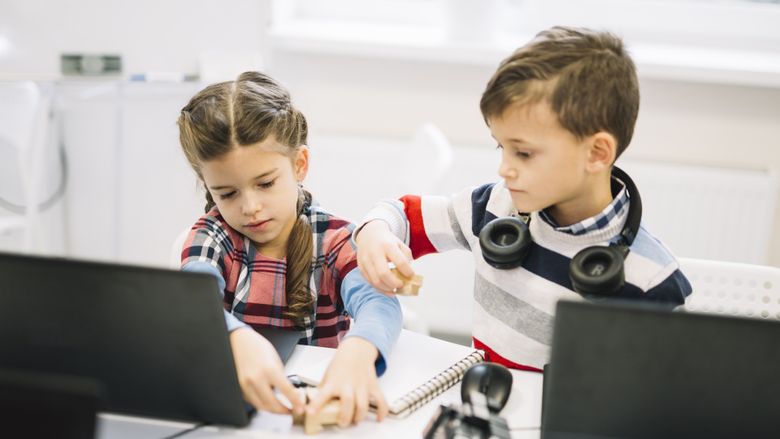 Statul vrea să introducă o nouă materie pentru elevi! Care este noua disciplină propusă în școli? „Copiii zilelor noastre trăiesc și într-o a doua lume, cea digitalizată.”