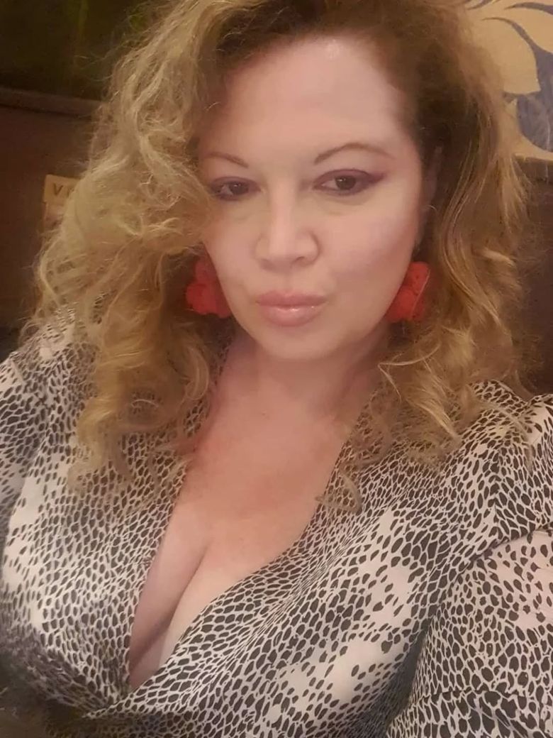 Decizia pe care a luat-o Claudia Puican cu privire la fiul ei, după ce s-a întors acasă. Artista a mărturisit totul, cu cel mic în brațe: „Mai mult îl chinuiam decât îi făceam bine.”