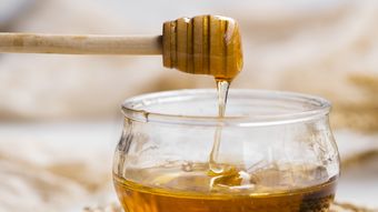 Cum ne dăm seama dacă mierea este adevărată sau contrafăcută? Ce test poți face acasă