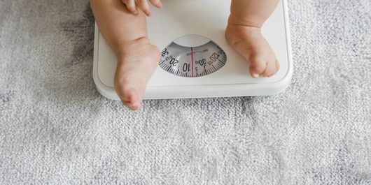 Care este legătura dintre obezitate și problemele digestive! La ce trebuie să fie atenți părinții când copiii lor se îngrașă: „Celulele adipoase se înmulțesc până la  vârsta de 9 ani.”