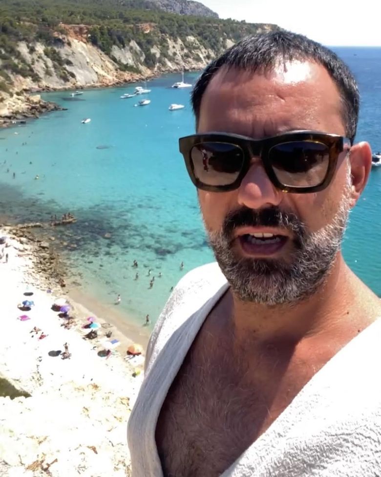 Florin Stamin, confesiuni dureroase despre tatăl său. Cu ce întrebare fără răspuns a rămas vedeta, după moartea părintelui său? „El nu se aștepta la mine să am un parcurs din ăsta în viață.”