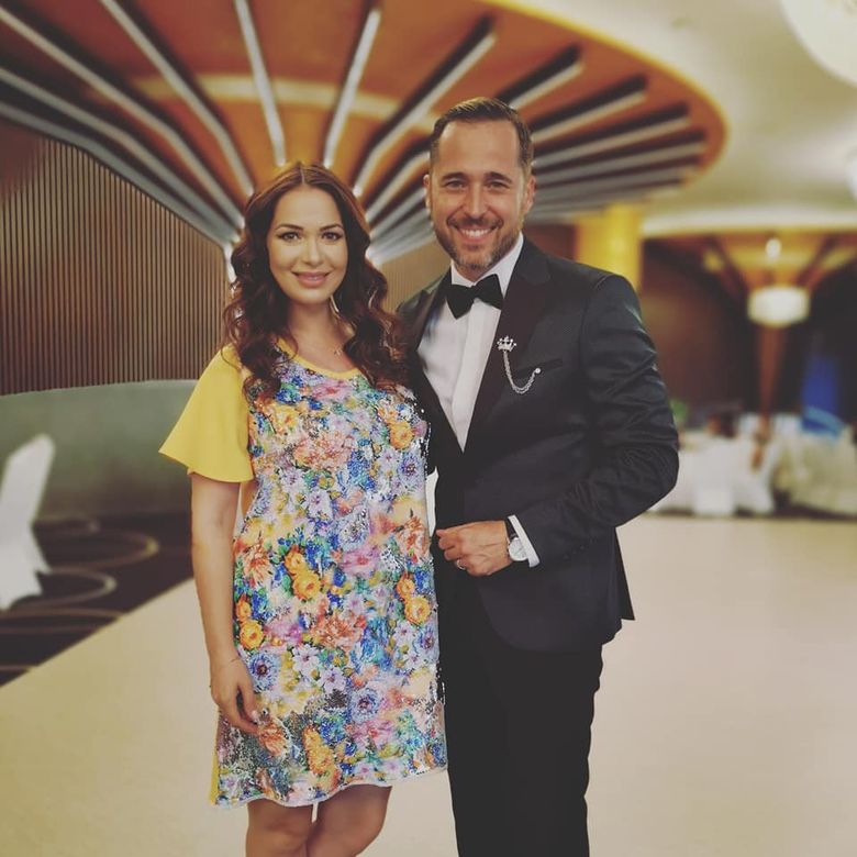 Cu ce asortăm culoarea roșu. Semnificație, ținute asortate, trenduri, vedete care poartă roșu. 