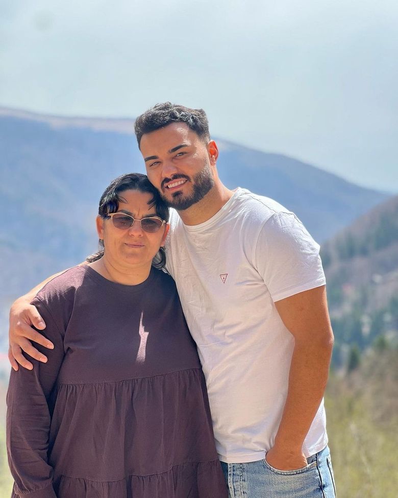 Oana Roman, despre legătura fiicei sale cu tatăl ei, Petre Roman. Cum își sprijină acesta nepoata. „Înțelege că este un copil foarte deștept și că are o viziune asupra vieții foarte specială.”