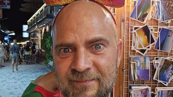 Cosmin Seleși se confruntă cu probleme de sănătate! Prezentatorul TV este internat în spital: „Viața îți mai dă câte o palmă și te aduce cu picioarele pe pământ.”