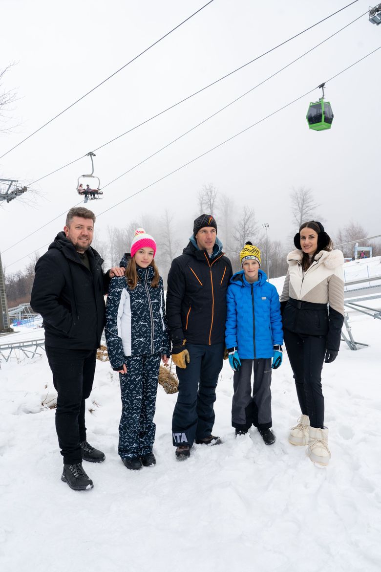 Incredibil! Uite ce boli cumplite ascund chelia si pungile sub ochi!