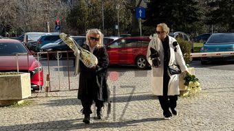 FOTO De ce membrii trupei Holograf nu au fost prezenți la momentul depunerii sicriului lui Mugurel Vrabete? Soția lui Romeo Dediu a făcut un gest impresionant