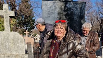 FOTO Anca Pandrea a dus tort la mormântul lui Iurie Darie! Actrița a izbucnit în lacrimi: „Te iubesc, sufletul și viața mea, lurişcă al meu.”