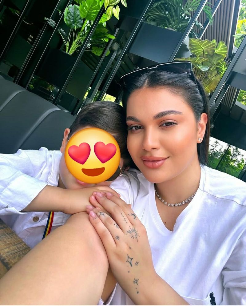 Betty Salam și fiul ei