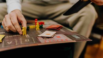 (P) Cum arată o seară obișnuită pentru cei mai mulți dintre adulții din România