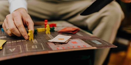 (P) Cum arată o seară obișnuită pentru cei mai mulți dintre adulții din România