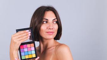 7 machiaje potrivite pentru prima lună de primăvară