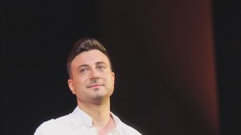 Ce mesaj a transmis Valentin Sanfira în mediul online, după ce Codruța Filip a confirmat separarea de artist: „Să fim mai buni decât ieri.”