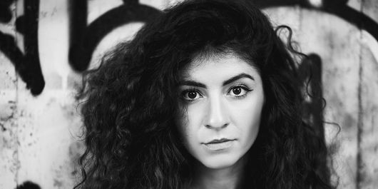 Ritualul de seară ca act de rebeliune: Cum să-ți transformi baia într-un sanctuar de „Digital Detox”