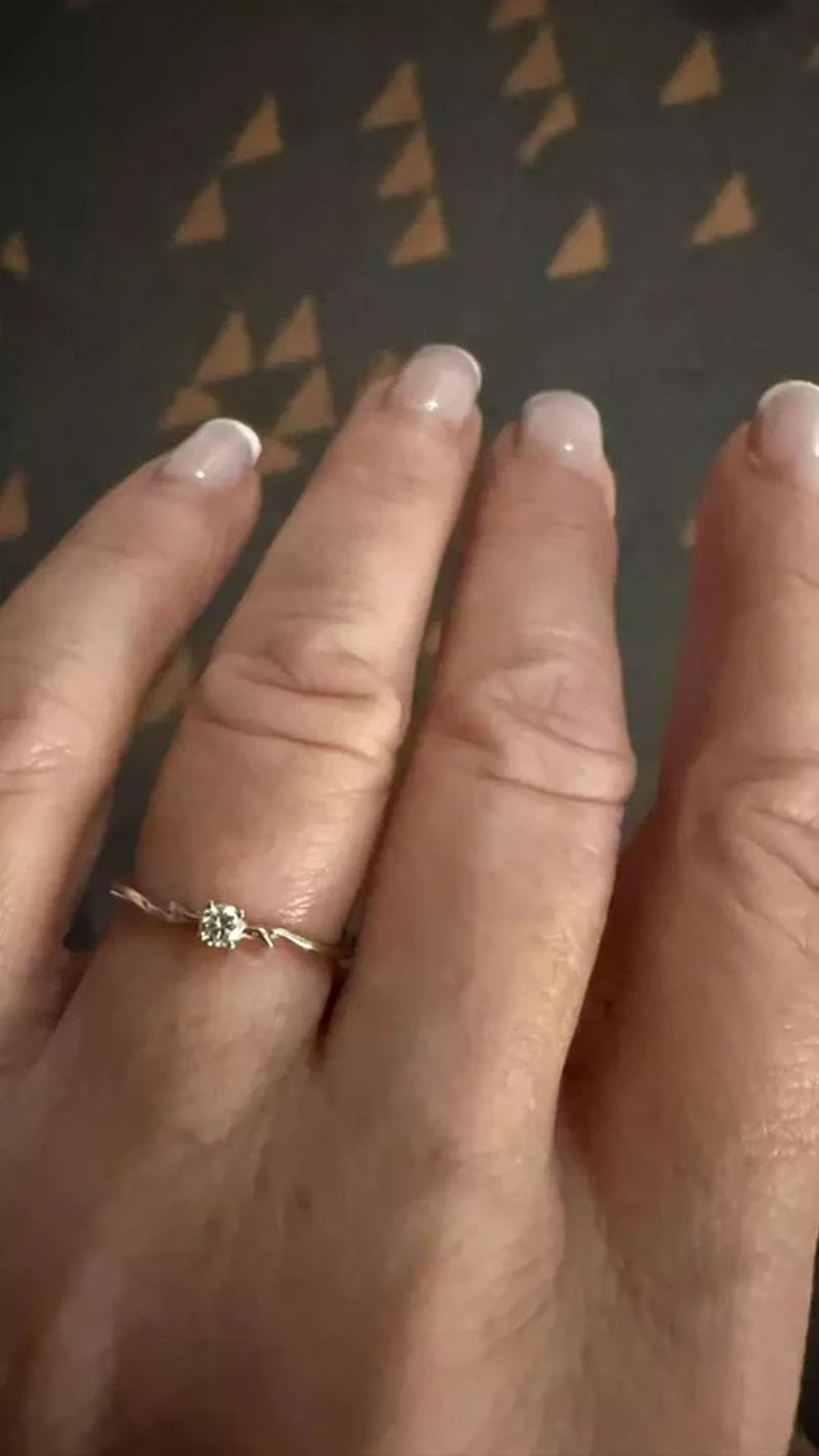 Inelul primit de către Marina Almășam