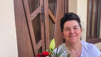 Cine o ajută pe mama Geta la tăiatul mieilor înainte de Paște. Aceasta a filmat totul: 