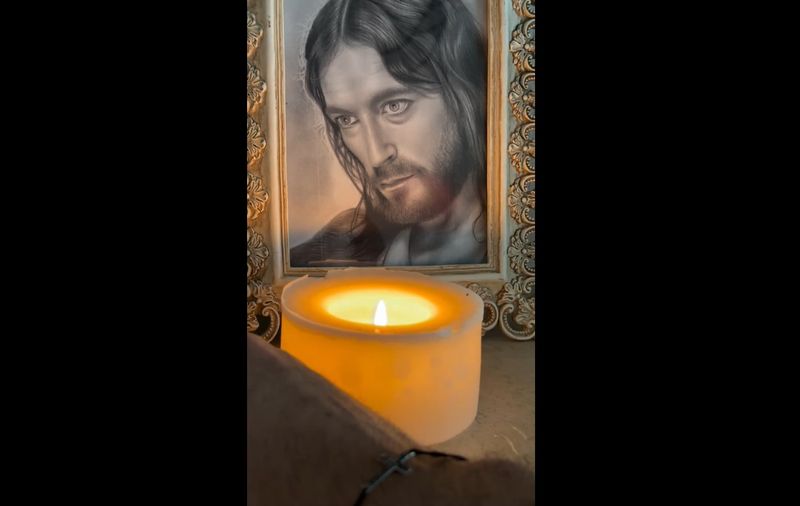 Valentin Sanfira a postat o candelă cu un actor