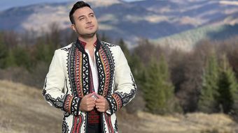 Valentin Sanfira, mesaj subtil de pe plajă, în timp ce se afla în vacanță. Ce moment a surprins artistul