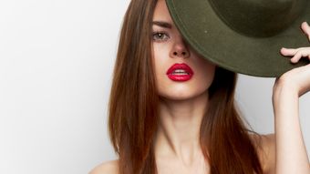 Cele mai populare nuanțe de ruj pentru primăvara 2026. Top 7 culori pe care trebuie să le încerci