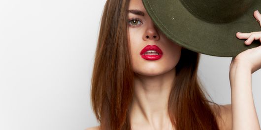 Cele mai populare nuanțe de ruj pentru primăvara 2026. Top 7 culori pe care trebuie să le încerci