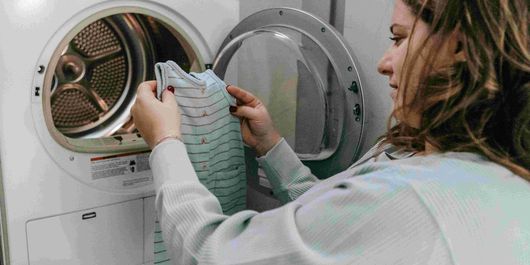 (P) Cele mai comune cinci pete și cum le scoți rapid fără detergenți costisitori