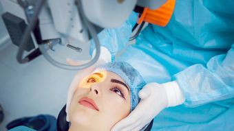 (P) Cum alegi clinica potrivită pentru operația de reducere a dioptriilor?