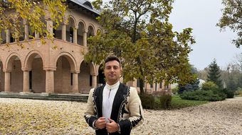 Valentin Sanfira își strigă durerea prin cântec. Ce spun versurile melodiei postate de artist: “Ai strâns amar și dor.”