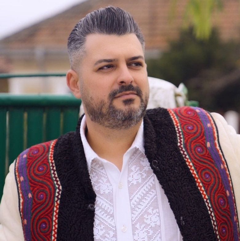 Han, ”încolțit” de Esra