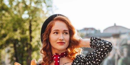 6 ținute de primăvară inspirate de femeile din Paris. Ce poartă franțuzoaicele când vor să arate elegant
