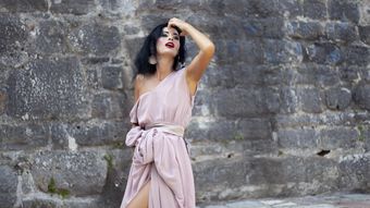 Prețul intimității: De ce „viața perfectă” a vedetelor vine la pachet cu izolarea socială