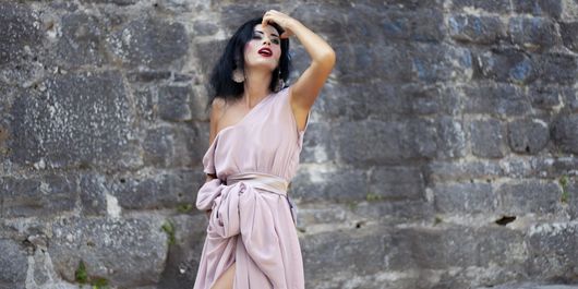 Prețul intimității: De ce „viața perfectă” a vedetelor vine la pachet cu izolarea socială