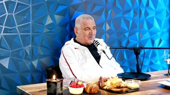 Rică Răducanu a recunoscut cu sufletul sfâșiat de ce nu a mers la înmormântarea fratelui și a mamei sale, dar nici la Mircea Lucescu: „Nu suport.”