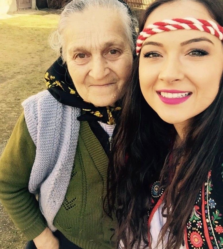 Vlăduța Lupău și bunica ei