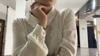 Cine este Alexandra Căpitănescu: „Atunci când nu ne punem singuri piedici, ne putem atinge potențialul la maximum.”