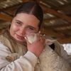 Duminică, de la ora 14:30, la &rdquo;Asta-i Rom&acirc;nia!&rdquo; Ciobăniță la numai 17 ani - o lecție despre curaj și responsabilitate