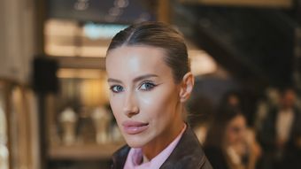 Ce face Gabriela Prisăcariu atunci când se simte epuizată. Soția prezentatorului TV a dezvăluit secretul la care apelează: “Nu fac nimic, mă uit pe pereți.”