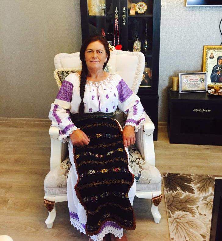 Mama lui Valentin Sanfira