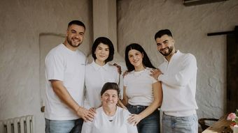 Mama Geta și fiica ei, Getuța, în fața primăriei. Ce a vrut să-i dea fiicei sale, însă tânăra a refuzat: “A venit să-mi treacă averea.”